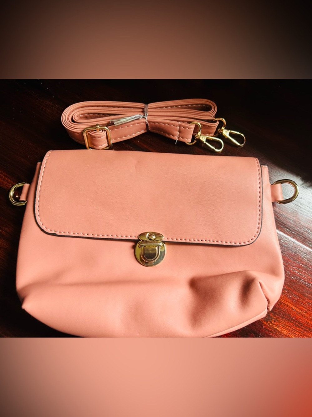 Chic Pink Tote with Snake-Print Trim and Gold Chain Detail - Picture 5 of 6